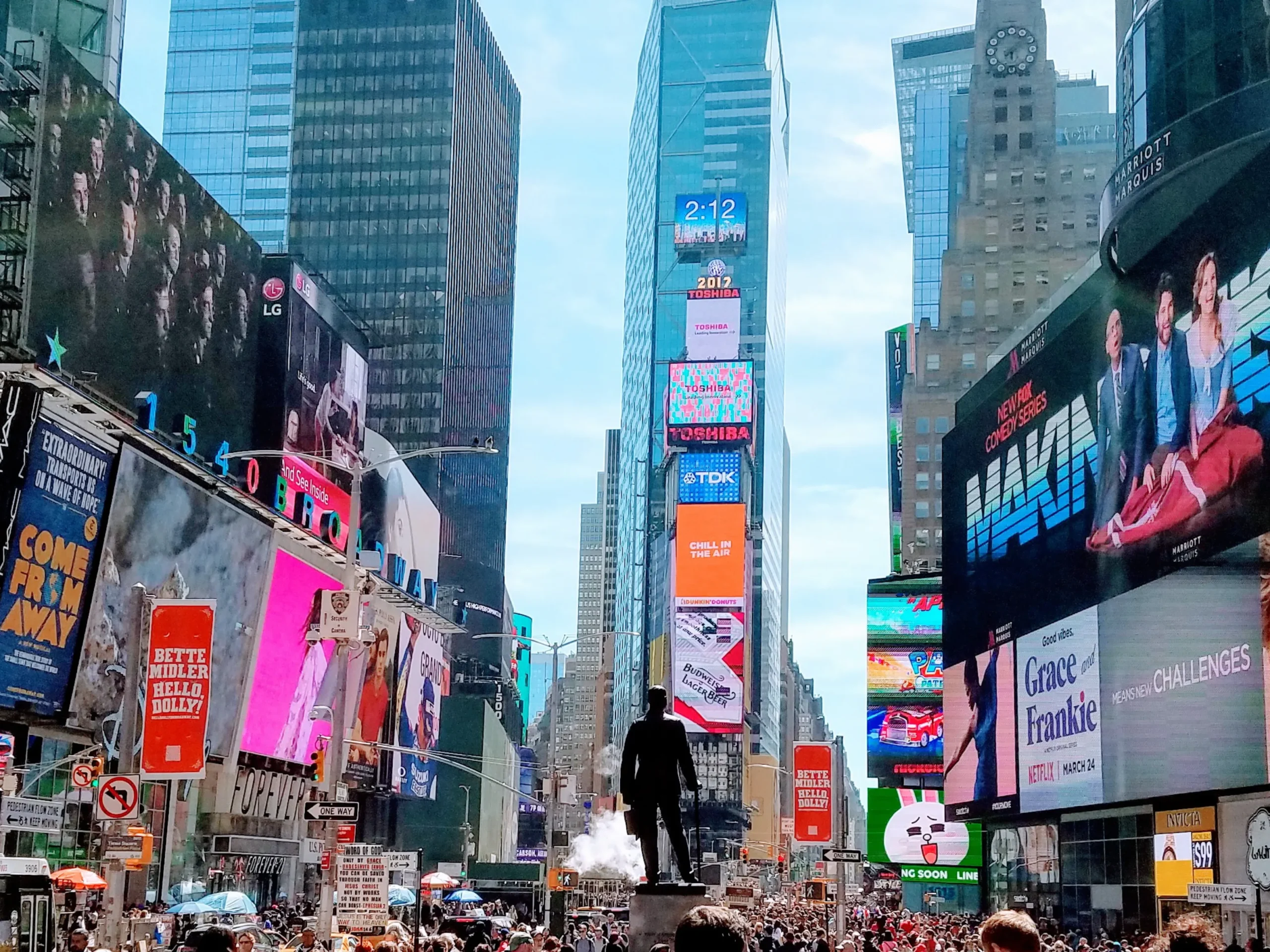 digital advertising in Time Square, New York City to represent OOH Meaning